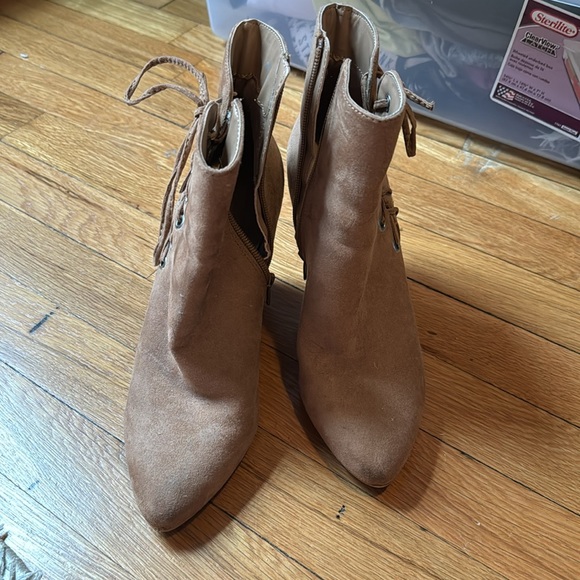 Tan Tie up booties - Picture 3 of 3